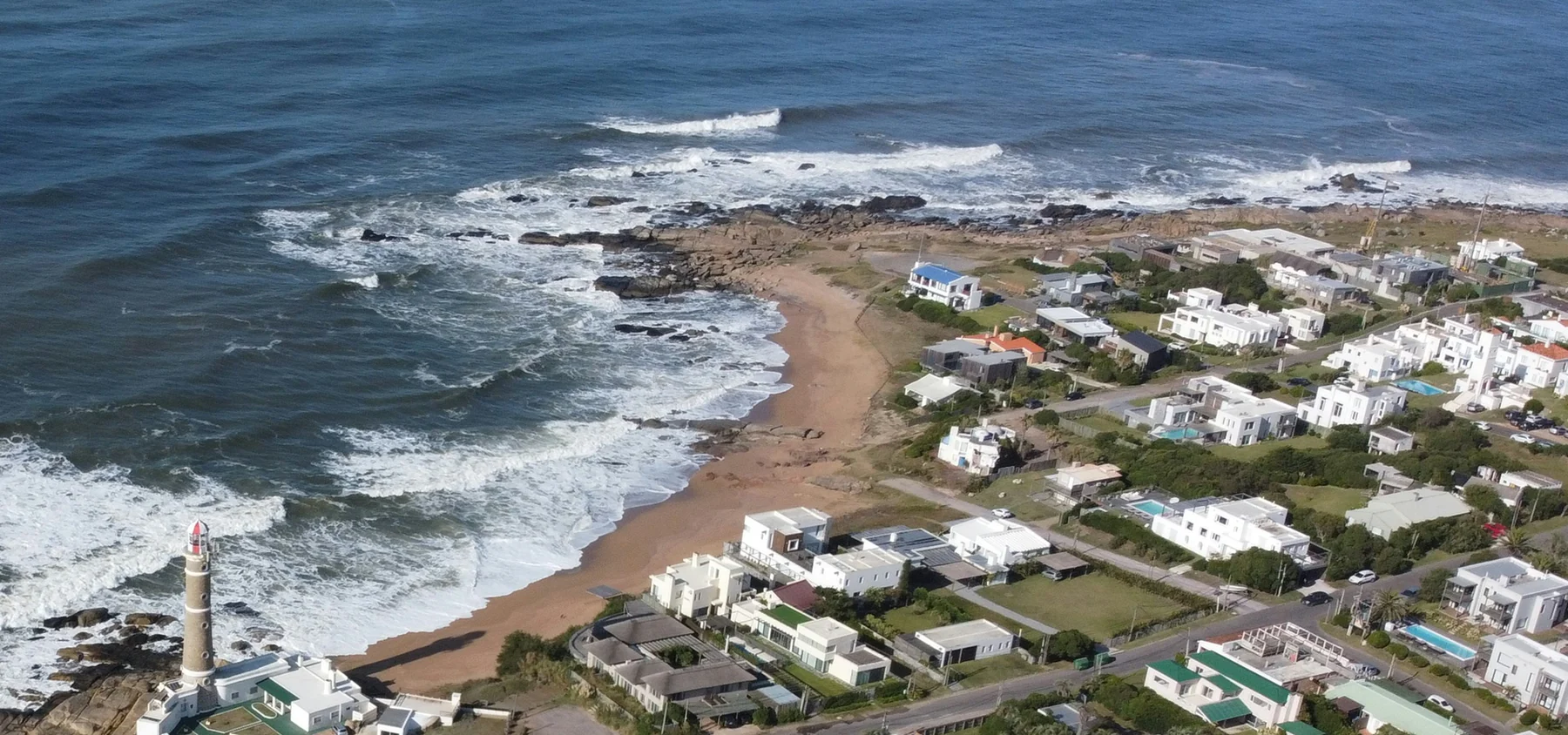 Faro y costa de José Ignacio vistos desde el aire
