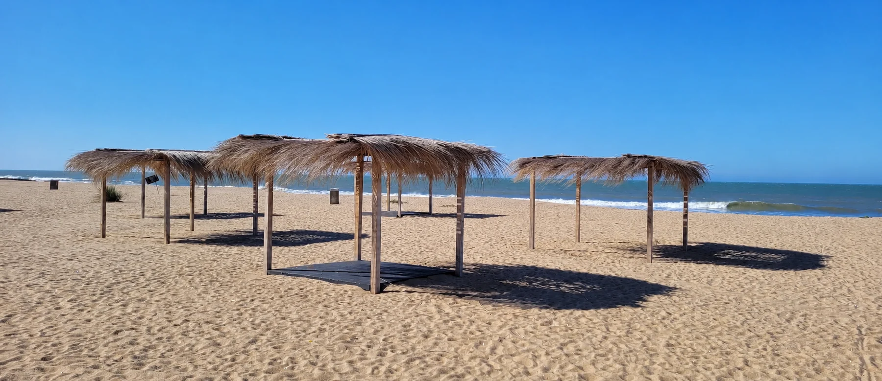 Sombras de playa en Montoya